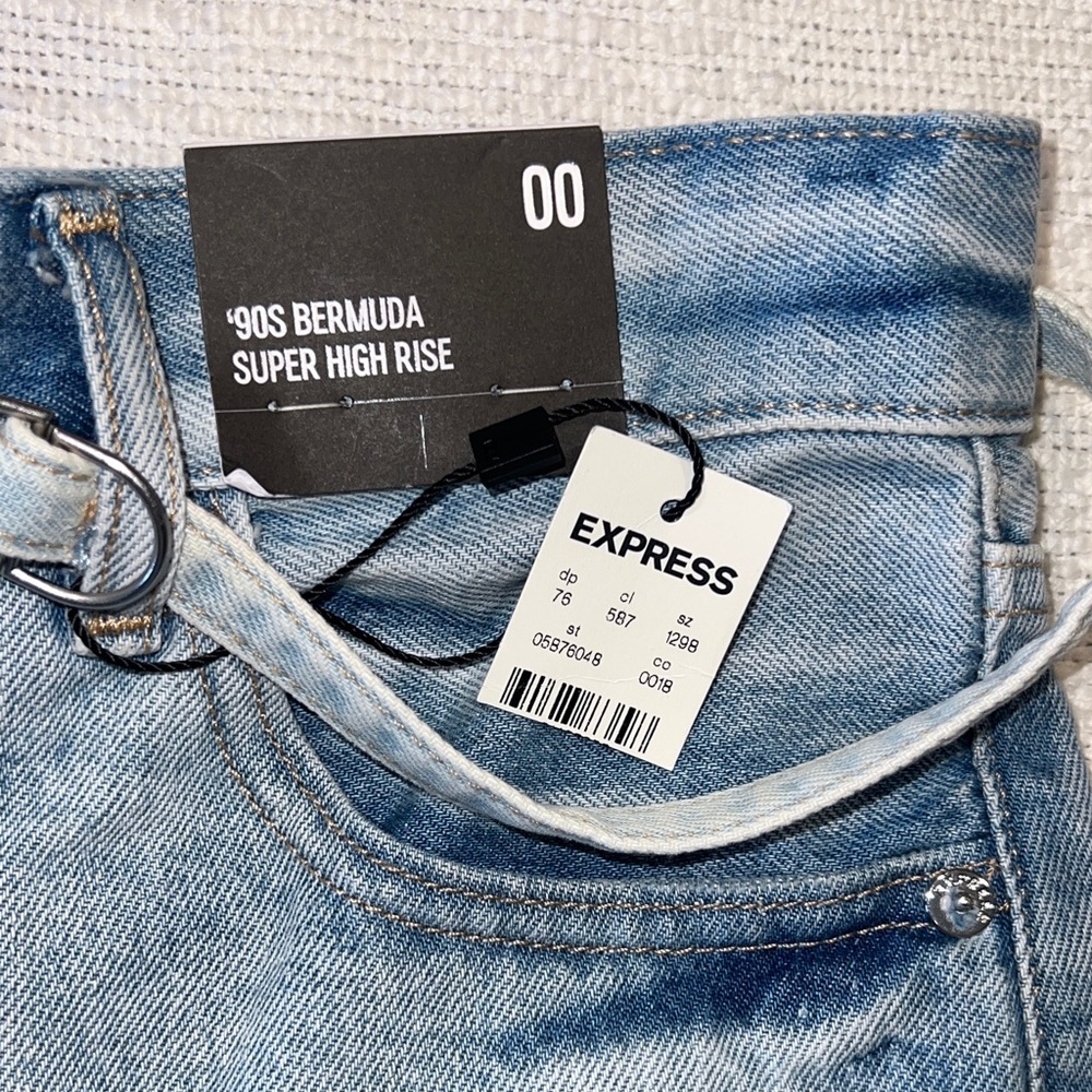 NWT Super High Rise 90s Bermuda Belted Jean Shorts Sz 00 light wash - Picture 13 of 15